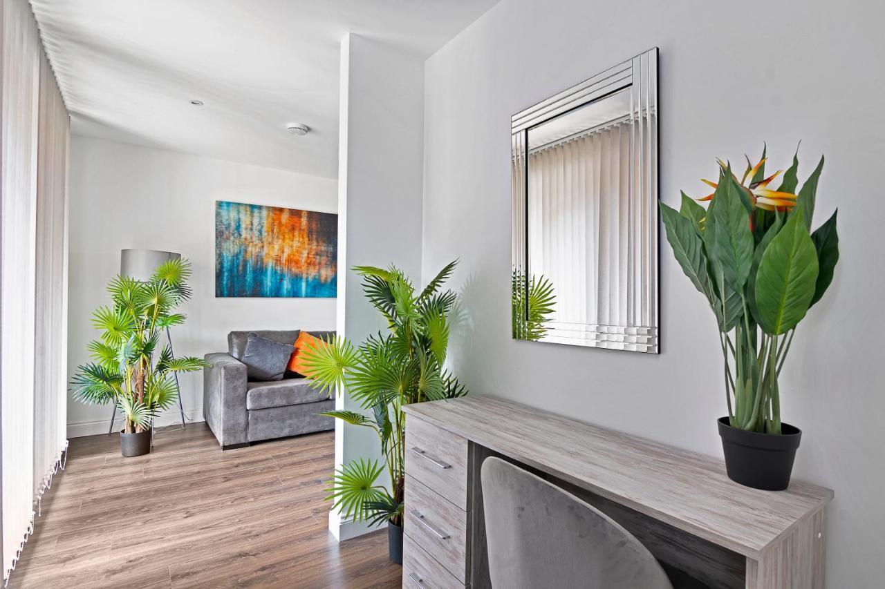 Spacious, Bright & Modern 1 & 2 Bed Apartments At Sligo House - Central Watford Watford  Exteriér fotografie